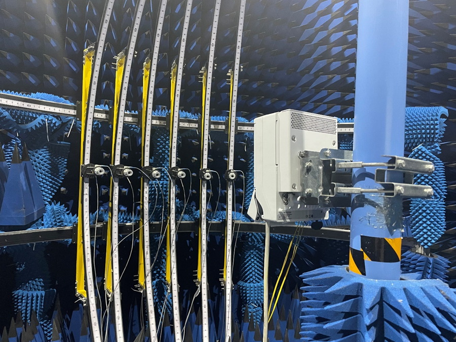 爱立信使用 26GHz 频段商用毫米波基站产品